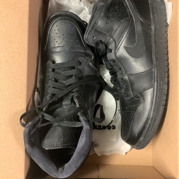 Men’s size 8 (US) black Nike Air Jordan high top sneakers - Picture 2 of 3